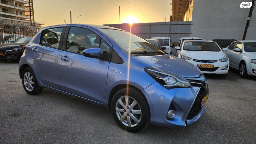 טויוטה יאריס