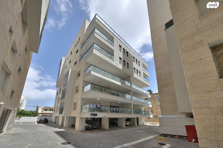 גג/ פנטהאוז, רוקח 23, מוצקין הותיקה, קרית מוצקין