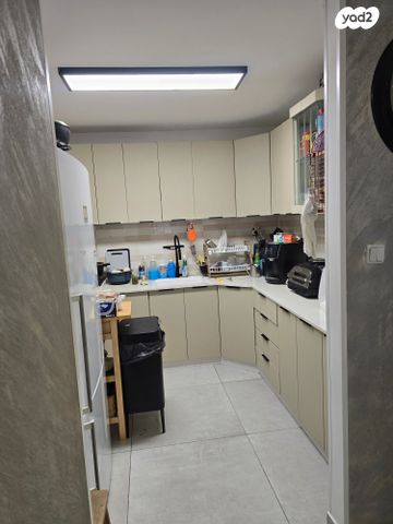 יוברט המפרי 5