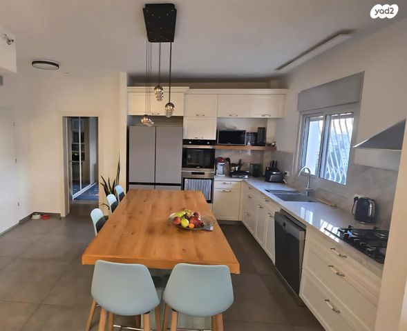 דירה, אלוף רחבעם זאבי 4, הדר המושבות החדשה / אם המושבות החדשה, פתח תקווה