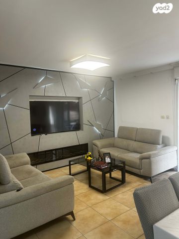 בית פרטי/ קוטג', רבי יהודה 9, גבעת אביב, גדרה