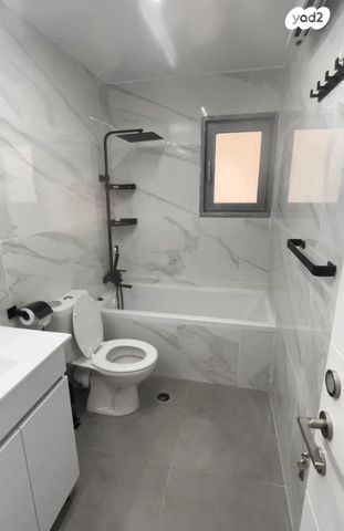 דירה, קרייתי 8, לב העיר, בת ים