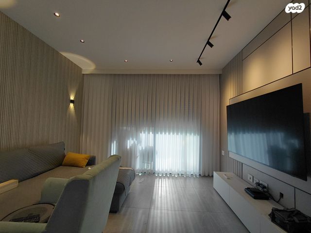 ברל כצנלסון 72