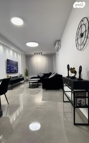 דירה, קרייתי 8, לב העיר, בת ים