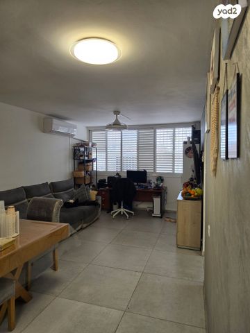 דירה, יוברט המפרי 5, מרכז העיר, לוד