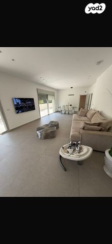 דירת גן, בנימין ד'ישראלי 12, אחוזה, חיפה