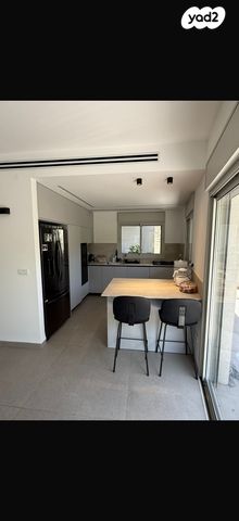 דירת גן, בנימין ד'ישראלי 12, אחוזה, חיפה