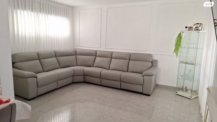 דירת גן, סיירת גולני 6, פסגת זאב, ירושלים