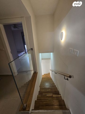 דירת גן, המפל 13, שער הגיא, יקנעם עילית