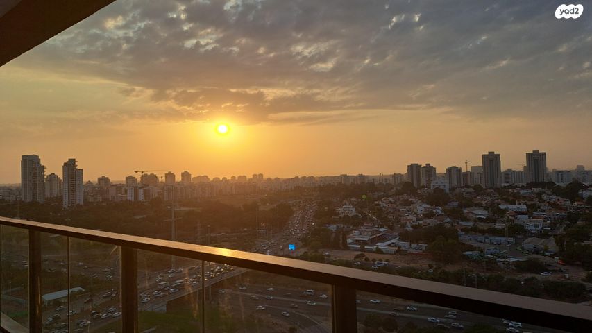 שולמית אלוני 11