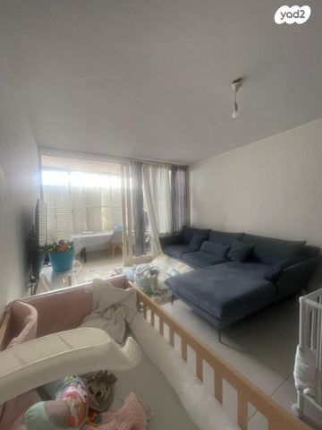 שדרות ז'בוטינסקי 23