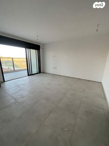 דירה, לאה גולדברג 10, צפון נס ציונה, נס ציונה