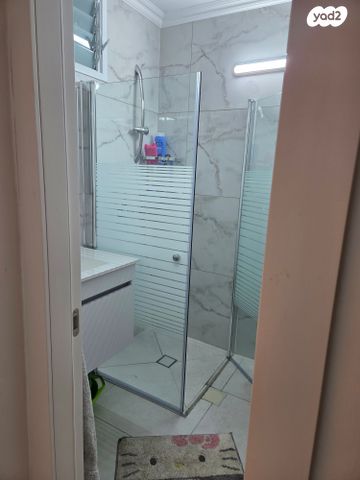 דירה, מעלה הגיבורים 8, בן דור, נשר