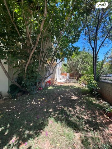 בית פרטי/ קוטג', משה דיין 60, הפארק, כפר סבא