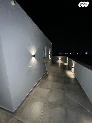 גג/ פנטהאוז, מפרץ שלמה 26, קרית שרת מזרח, חולון