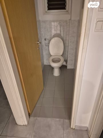 דירה, רמב"ם 25, רמב"ם, ראשון לציון