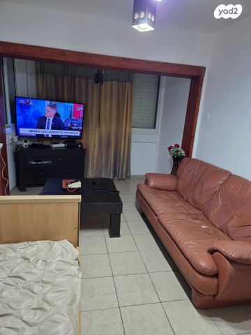 דירה, מעלה הגיבורים 8, בן דור, נשר