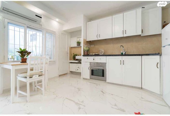 דירה, הרב יצחק בראשי 33, מחנה יהודה - לב העיר, ירושלים