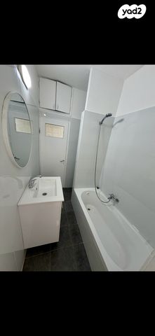 דירה, סוקולוב 45, גולן, רמת השרון