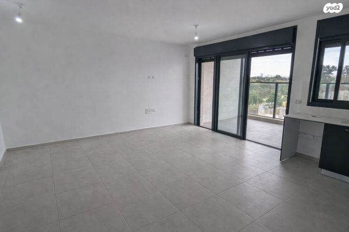 לאה גולדברג 16