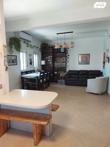 גג/ פנטהאוז, הרב צבי יהודה 7, קרית משה, ירושלים