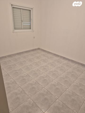 דירה, רמב"ם 25, רמב"ם, ראשון לציון