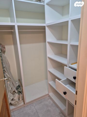 דירה, רמב"ם 25, רמב"ם, ראשון לציון