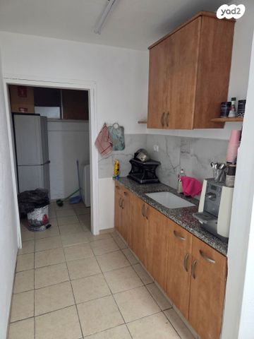 דירה, מעלה הגיבורים 8, בן דור, נשר