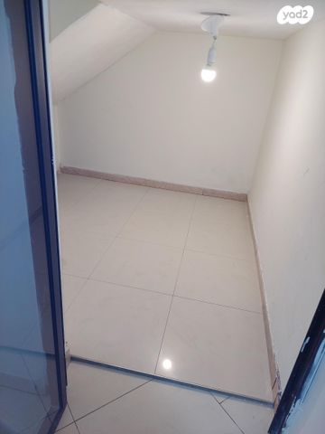 דו משפחתי, משלט 5, מעוז ציון ב', מבשרת ציון