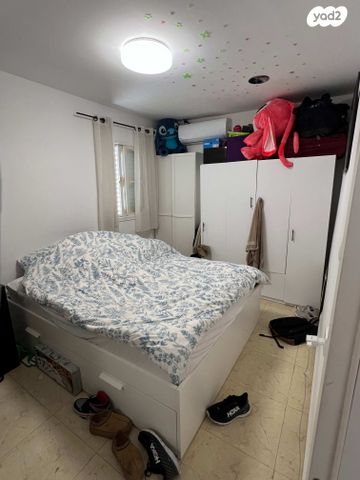 דירה, הרב חזן 126, הראשונים, שלומי