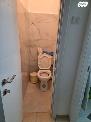 דירה, מעלה הגיבורים 8, בן דור, נשר