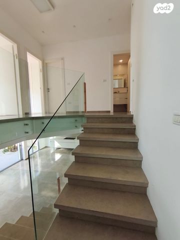 בית פרטי/ קוטג', אלברט שווייצר 33, רמת אשכול, חיפה