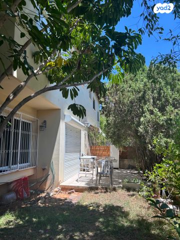 בית פרטי/ קוטג', משה דיין 60, הפארק, כפר סבא