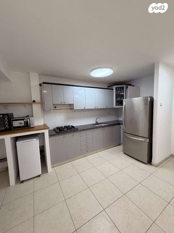 דירה, שדרות הנשיא טרומן 28, קרית חיים מערבית, חיפה