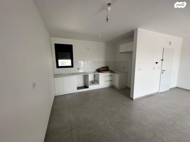 עין המערה 15