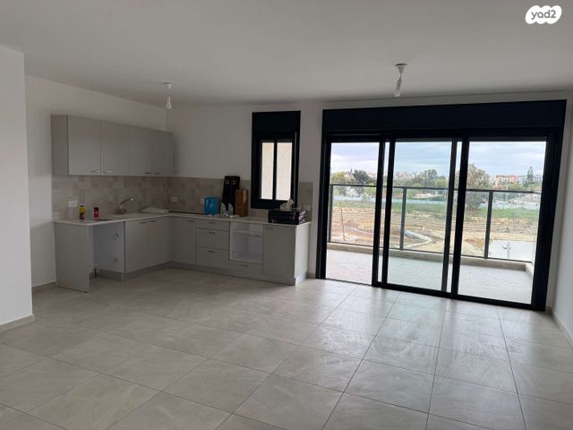 לאה גולדברג 14