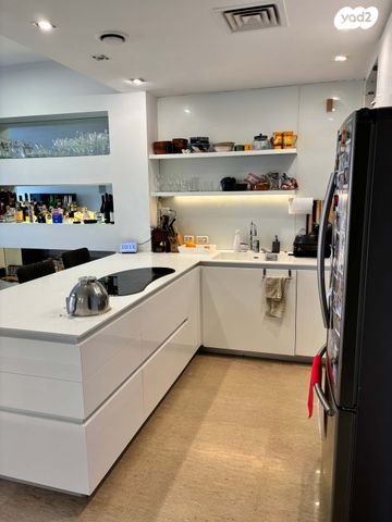 דירה, דרך זאב ז'בוטינסקי 7, בורסה, רמת גן