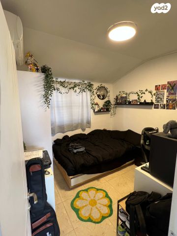 דירה, הרב חזן 126, הראשונים, שלומי