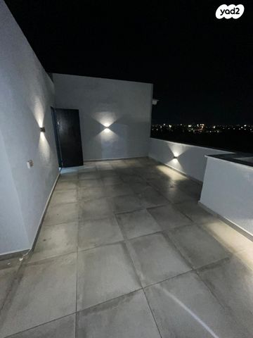 גג/ פנטהאוז, מפרץ שלמה 26, קרית שרת מזרח, חולון