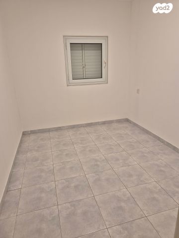 דירה, רמב"ם 25, רמב"ם, ראשון לציון