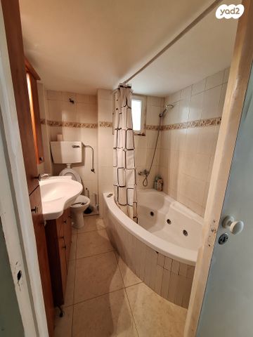 דירה, לוחמי הגטאות 18, המושבה הגרמנית, חיפה