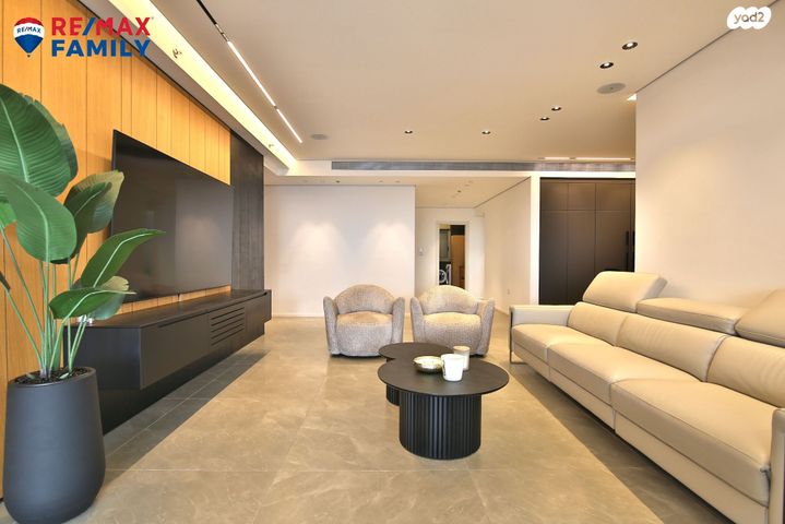 לוי אשכול 11