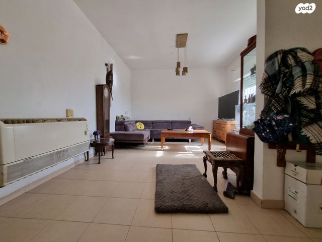 דו משפחתי, קרית טבעון