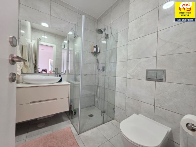 גג/ פנטהאוז, אסתר המלכה 18, כרמי גת, קרית גת