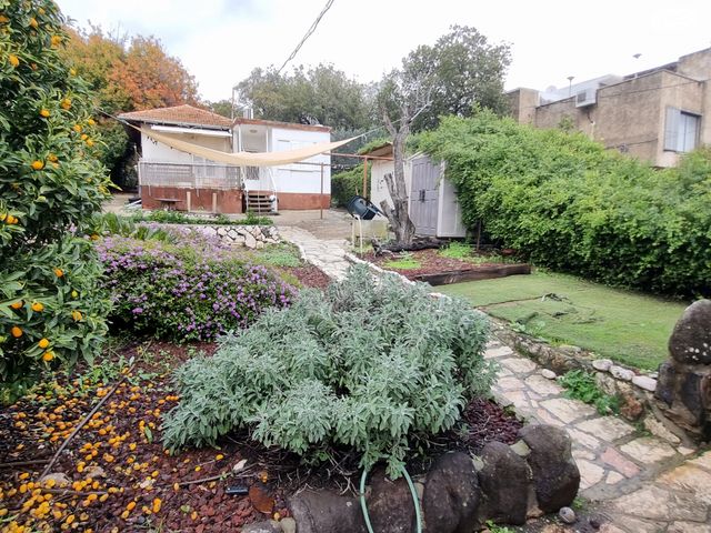 דו משפחתי, קרית טבעון