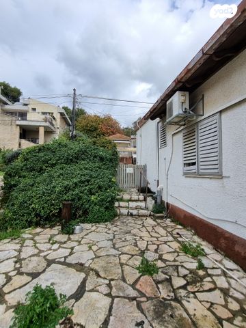 דו משפחתי, קרית טבעון