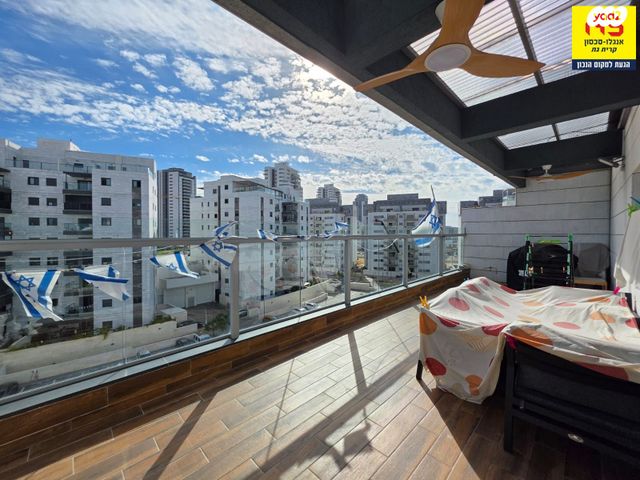 גג/ פנטהאוז, אסתר המלכה 18, כרמי גת, קרית גת