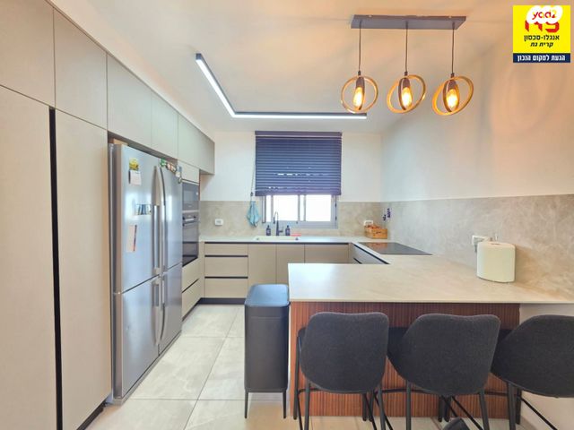 אסתר המלכה 18