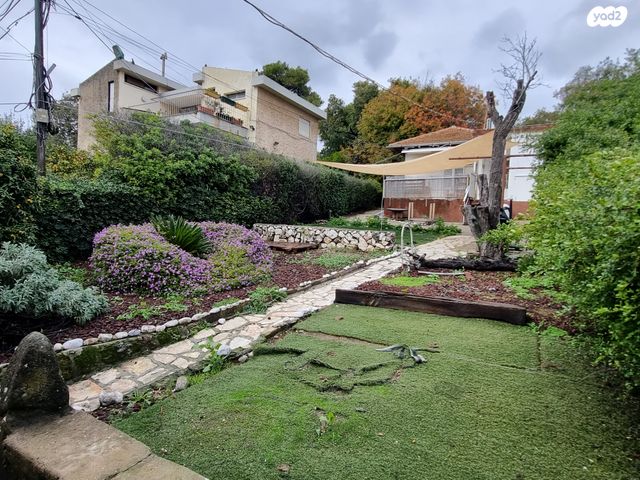 דו משפחתי, קרית טבעון