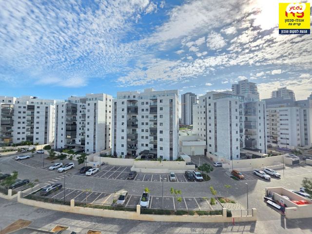 גג/ פנטהאוז, אסתר המלכה 18, כרמי גת, קרית גת